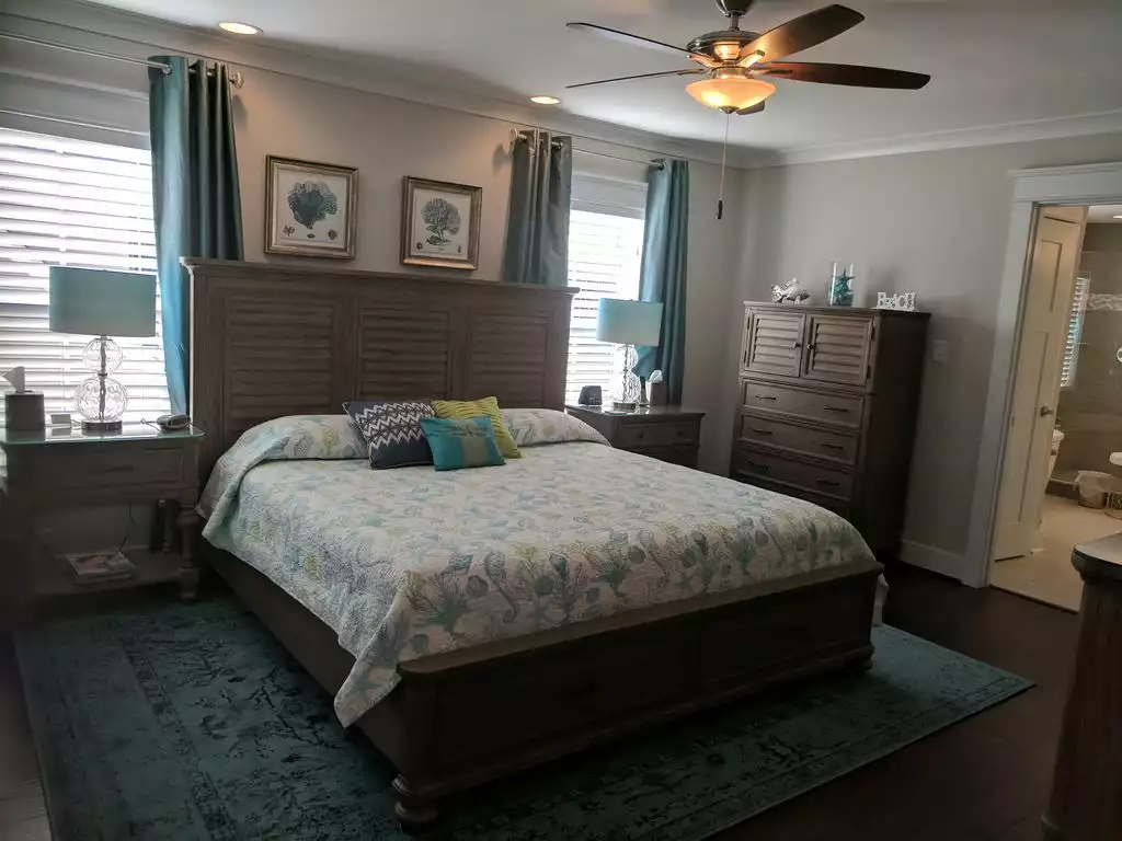 Master Bedroom with King bed Master Bedroom with King bed - Seaside Virginia Beach - Virginia Beach