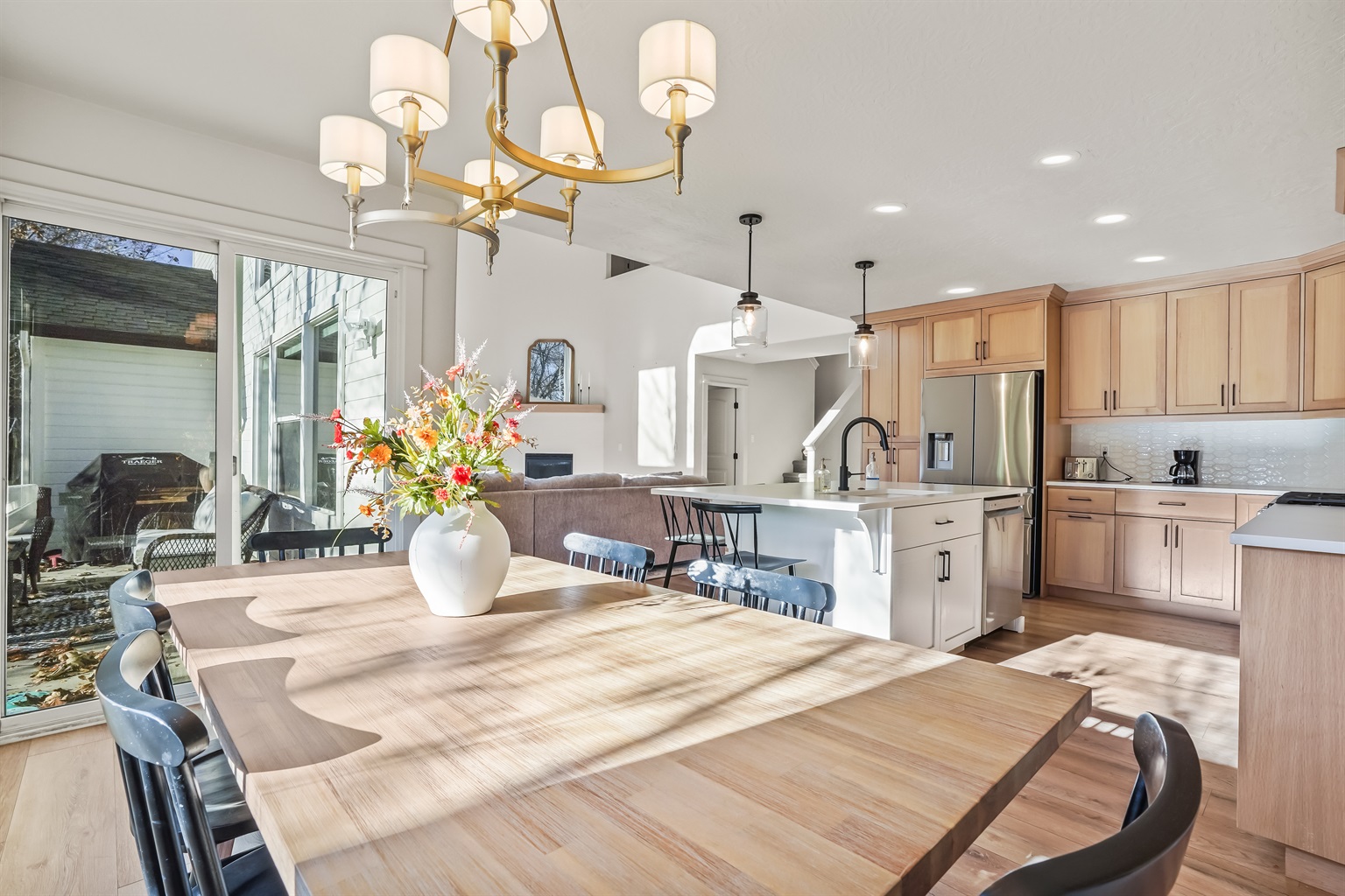 spacious-5-bedroom-retreat-with-pool-access/