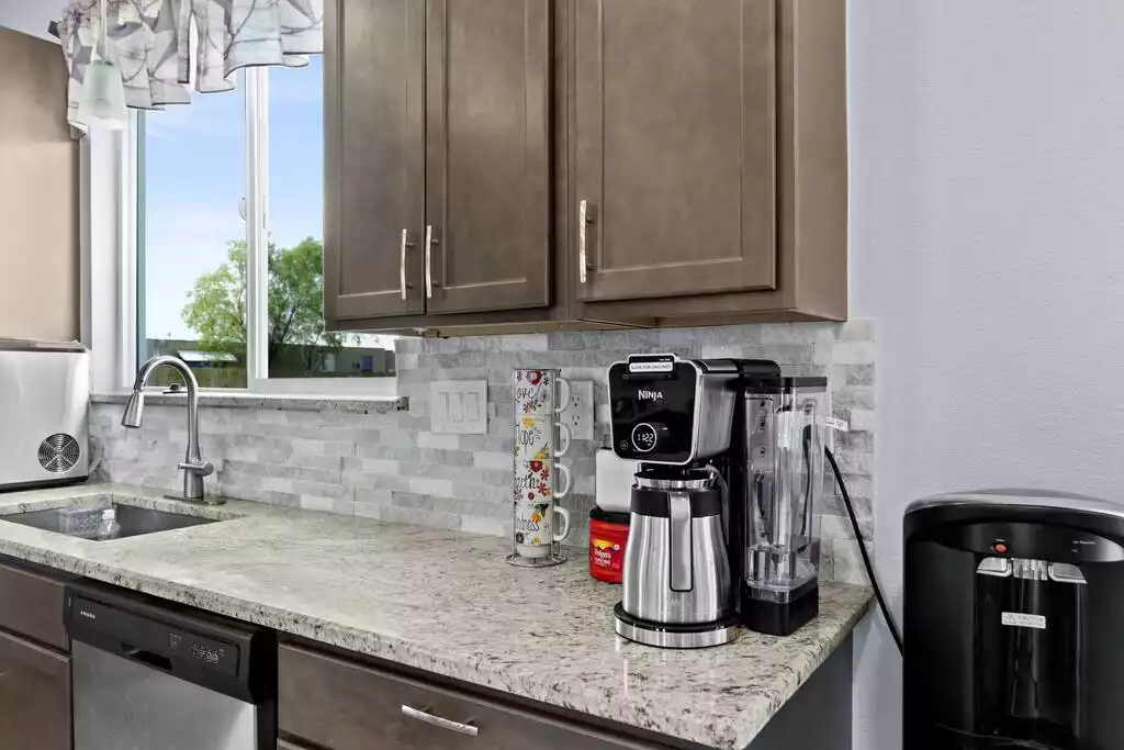 Ninja Coffee Maker or Instant COffee Lovers, Coffee station for every taste. Cold/Hot water unit onsite - MultiFam Country Home for 20+ guests! Events Ok - Joshua