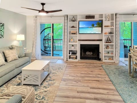 Dew Be Salty- Lux Pond View beach condo w/ Pool
