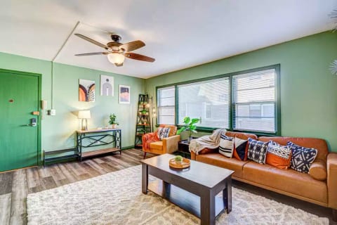 Chicago  2Br Condo -Nature Themed Downtown Access