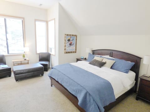 Updated 2 Master Suites-Hot Tub-SHARC passes-Bikes