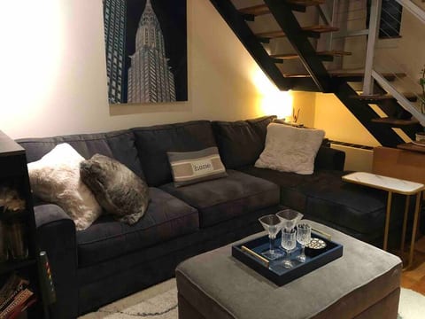 Modern Duplex 1 bdrm , 1.5 Baths + terrace!