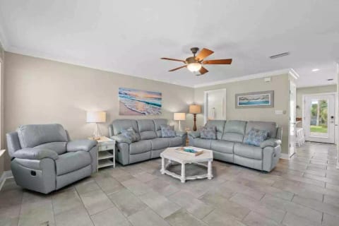 Gorgeous 4 BR House Across From Beach w/ Pool!