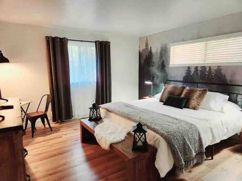 King bed with memory foam mattress