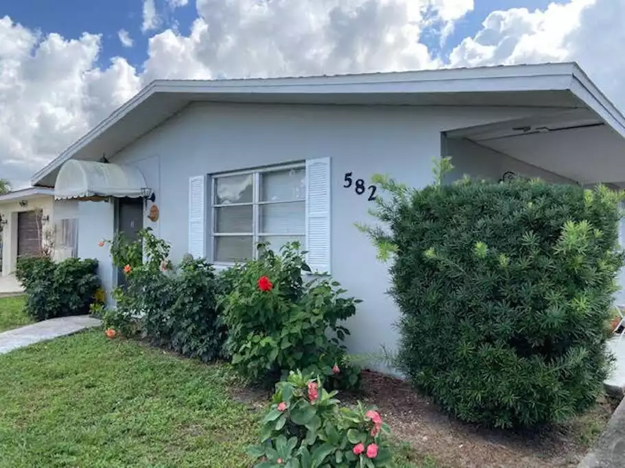 beachside-getaway-fenced-area-walk-bike-to-beach/