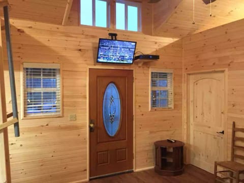 Buck Hill Tiny Home Cabin #4 Mountain & Pond Views