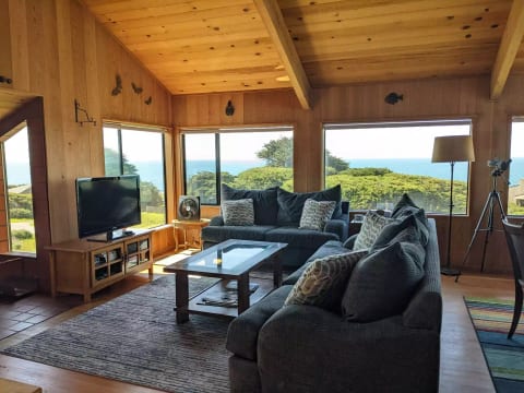 Great location at The Sea Ranch - Ocean Views!