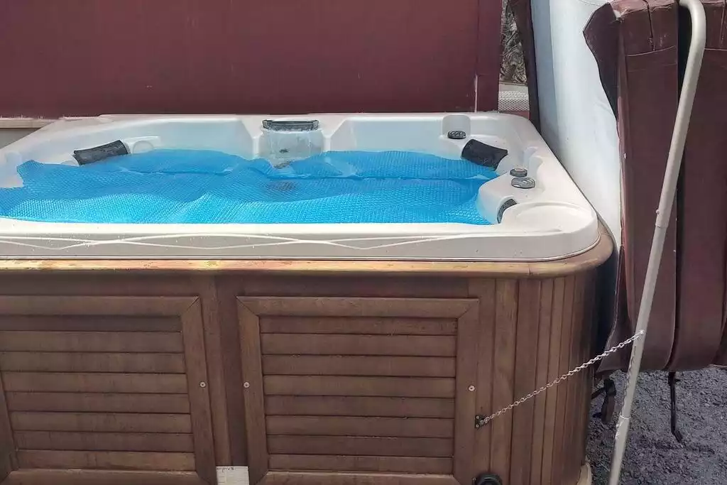 The hot tub is serviced Tuesday mornings between 9:00-11:00. While it typically can be used 30 minutes after service is complete, if a water change is necessary, it will take 4-5 hours to reach temperature. The hot tub is serviced Tuesday mornings between 9:00-11:00. While it typically can be used 30 minutes after service is complete, if a water change is necessary, it will take 4-5 hours to reach temperature. - Little Red - Tacoma