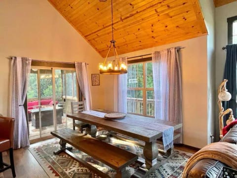 Galena Haven Gorgeous cabin 3bdrm/3bth, hot tub, k