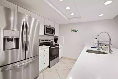 Holiday Villa II #103 Beachside Condo