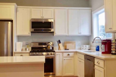 Luxurious House-Harvard/PorterT 5BR/4Bath, Parking