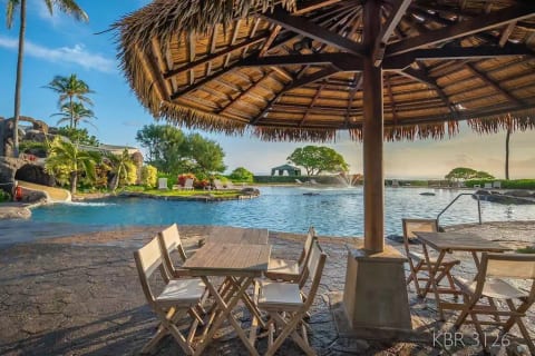 MODERN | 2 QUEENS | OCEAN/POOL VIEWS | KBR 3126