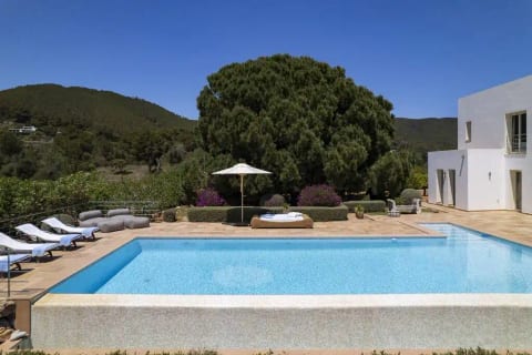 Prestige Villa with Large Pool - Luxury Retreat