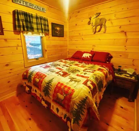Couples Getaway Log Cabin in the White Mountains