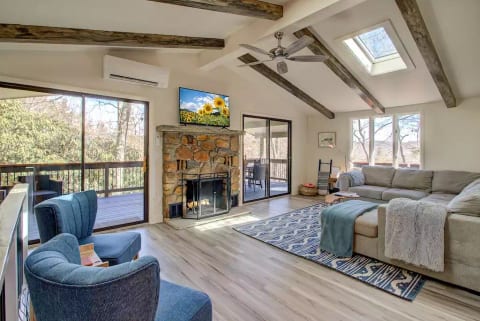 Great space with natural lighting to relax and unwind