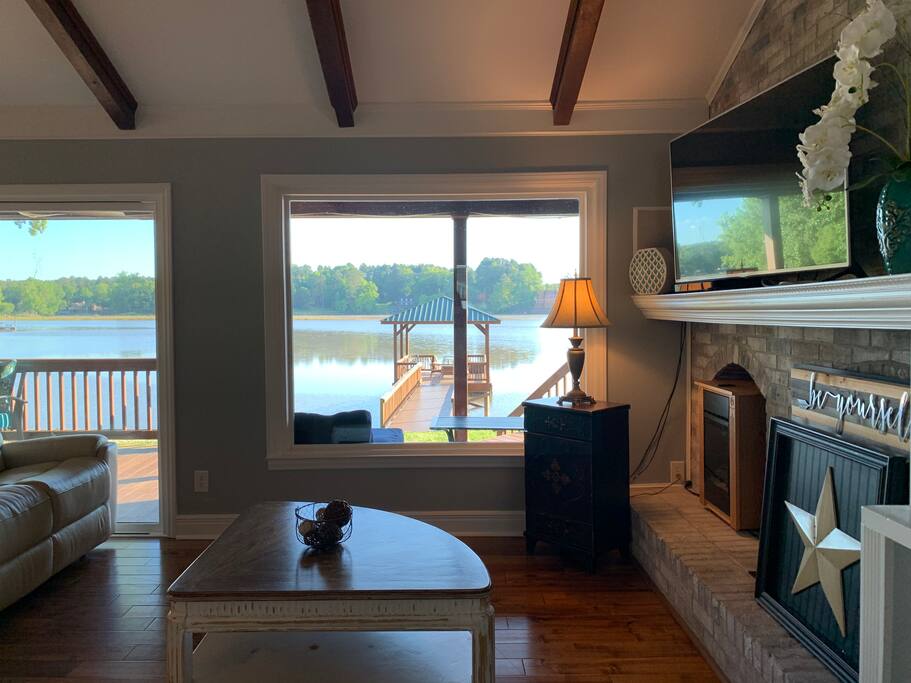 Amazing views of the lake from anywhere in the room - Camm’s Lakeside Retreat (close to Charlotte) - Belmont