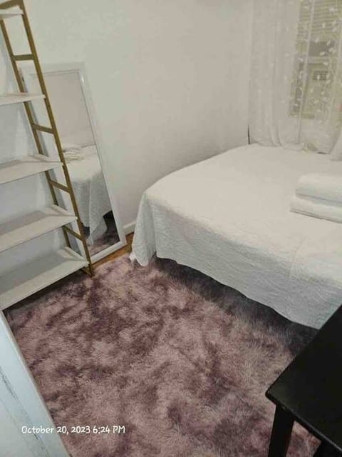 Clean, small, cozy bedroom - Room #3