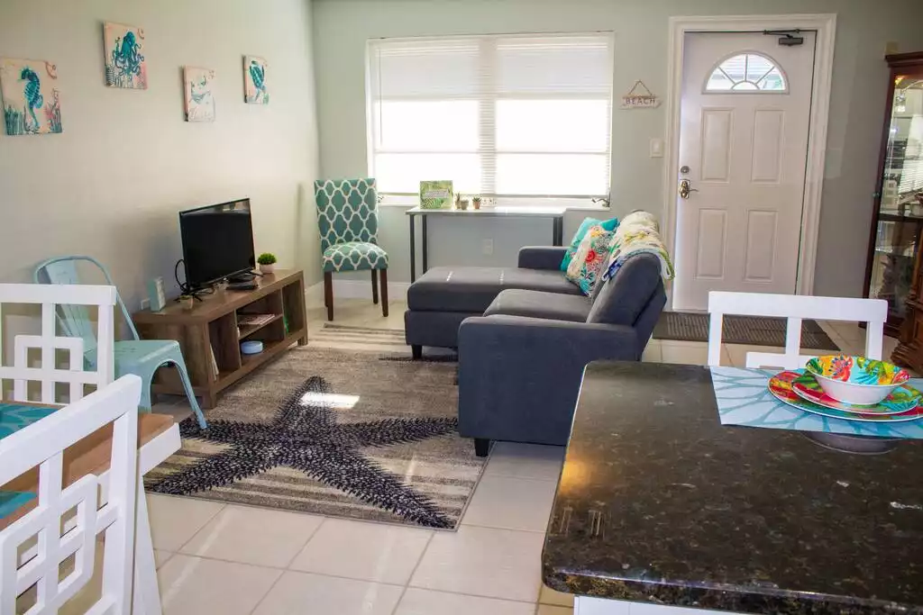 near-beach-fenced-doggie-area-cozy-beach-home/