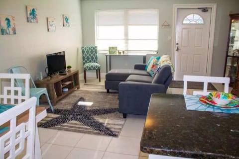 NEAR BEACH/ FENCED DOGGIE AREA! COZY BEACH HOME!