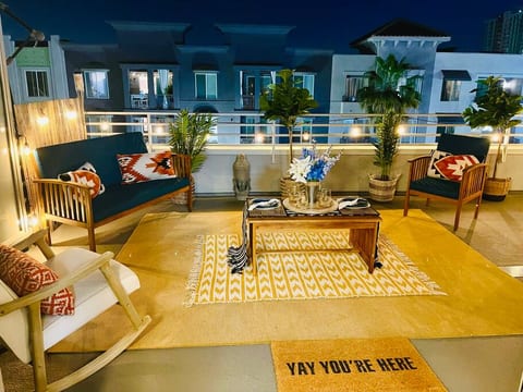 1 Bd Condo w Balcony near the Beach