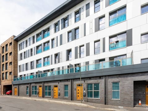 1 Bedroom Luxury Apartment in Redhill
