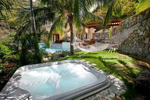 Delfina - Peter Bay