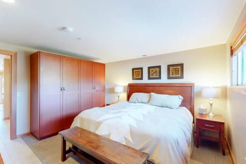 Book our Lake Chelan View in Downtown near Beach!