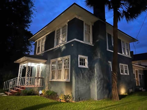 Lg 3 bdrm near chic downtown-TIAA stadium