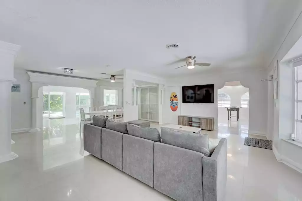 NEW! Tropical Oasis/Luxury Villa 5 min to BEACH - Fort Lauderdale NEW! Tropical Oasis/Luxury Villa 5 min to BEACH - Fort Lauderdale