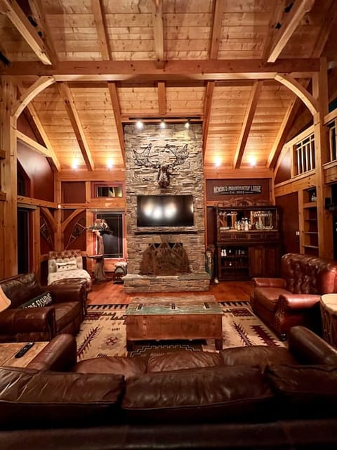 Newski's Mountaintop Lodge, Lake Lure