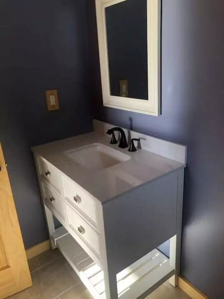 Half Bathroom near entryway Half Bathroom near entryway - Lake Eugene New 5 BR 2.5BA LogHome Lakefront - South Kortright