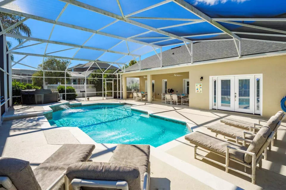 Huge Swimming pool, Deck and Lanai (Optional Pool Heating)