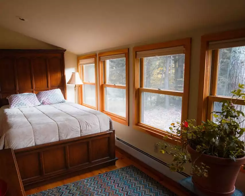 First floor bedroom - Romantic, nature lover’s retreat! Hot tub, trails - Lamoille County