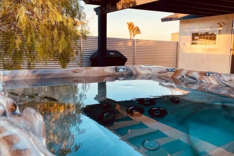 Hot tub opens up to a million stars at night.