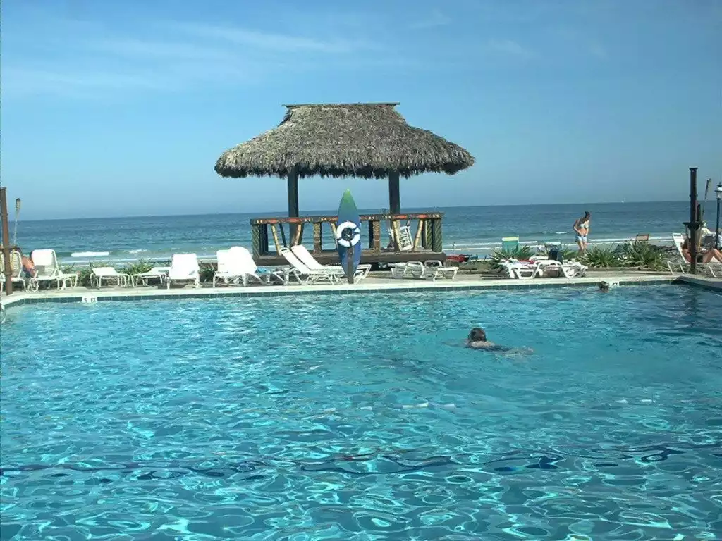 Hawaiian Inn Resort - Pools closed from 2022 Hurricanes