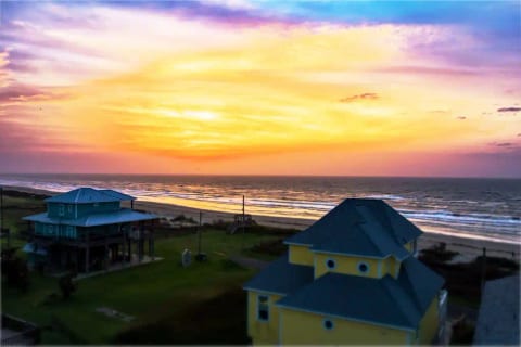 Crystal Beach - Beachfront Therapy Resort