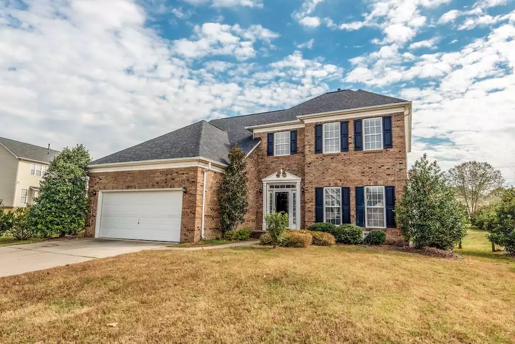 *new* Large and Spacious Home with large backyard!