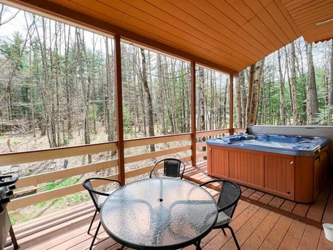Cranmore HotTub Sleeps15 PoolTableSkiTubeShopRelax