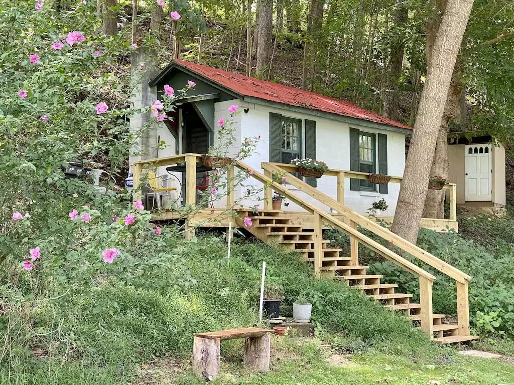 1940s Romantic Tiny House