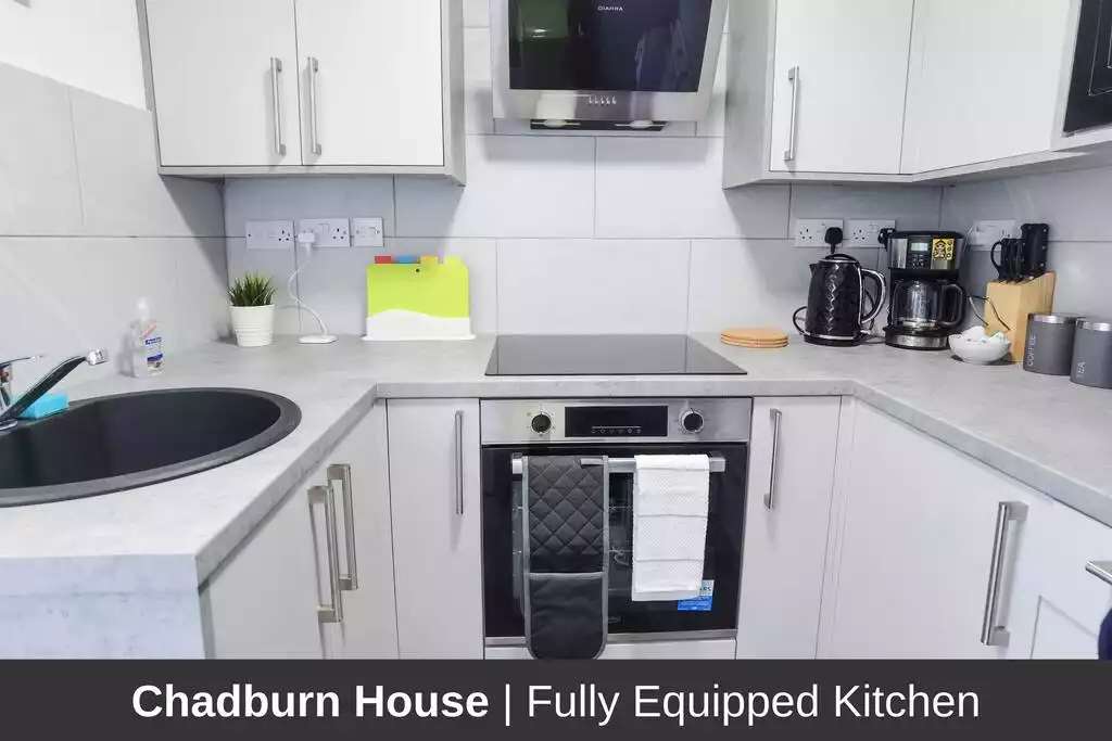 en-suite-4-bedrooms-for-8-netflix-parking/