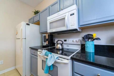  Regal palms home, gated community ,pool (712CAL)