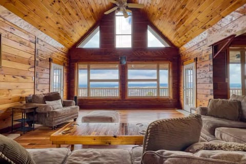 The Mountain Crest Cabin