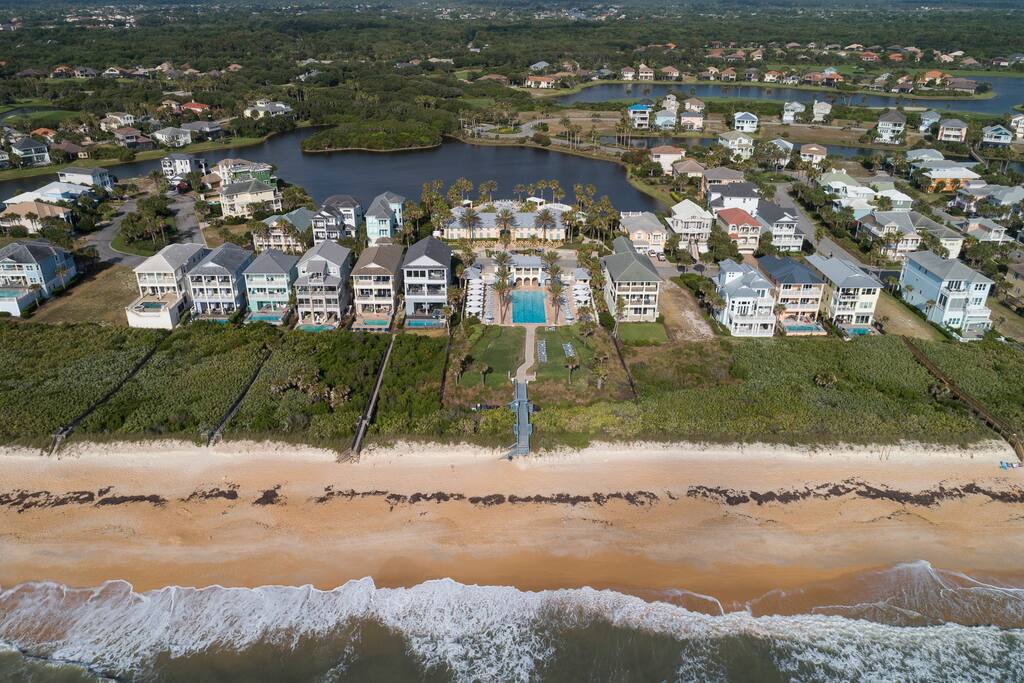 Ocean-view condo in desirable beachfront community - Palm Coast