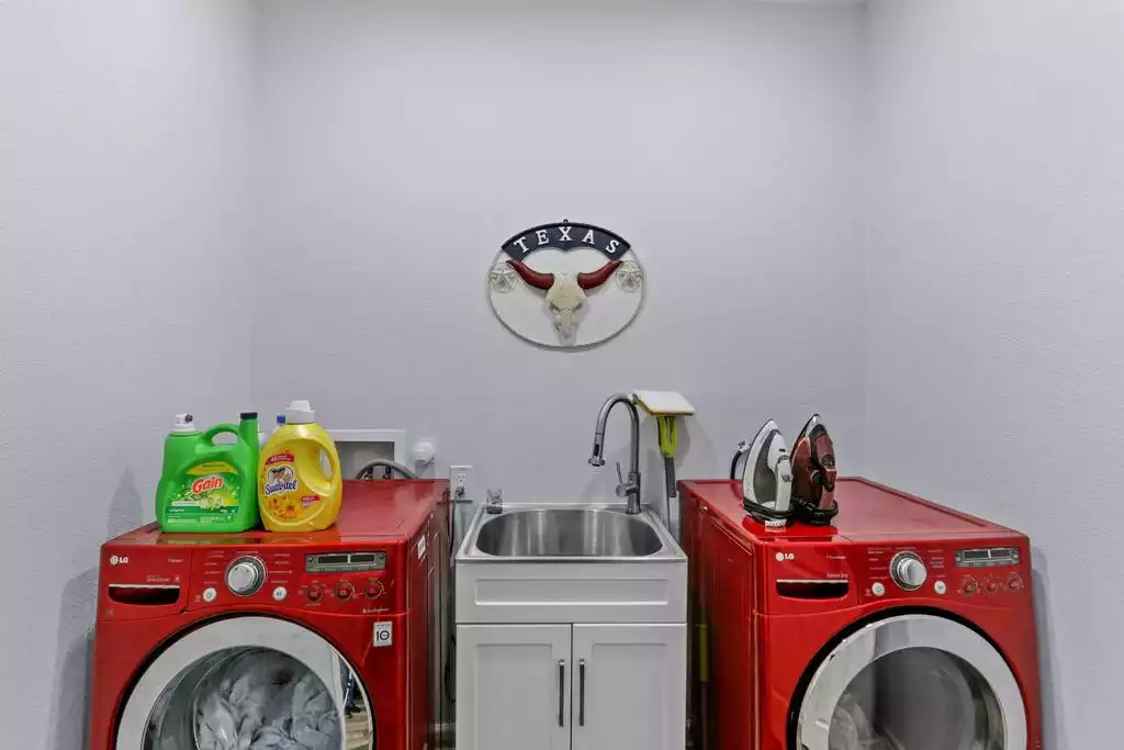 Laundry with High Capacity Drums. Ironing Boards available. - MultiFam Country Home for 20+ guests! Events Ok - Joshua