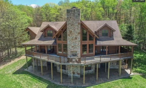 Bracken Lodge - 30 acres of private luxury & fun!