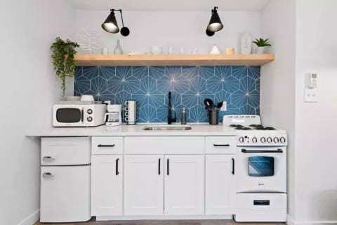 Pool House Paradise - 1BD / 1 Bath - Near TTU