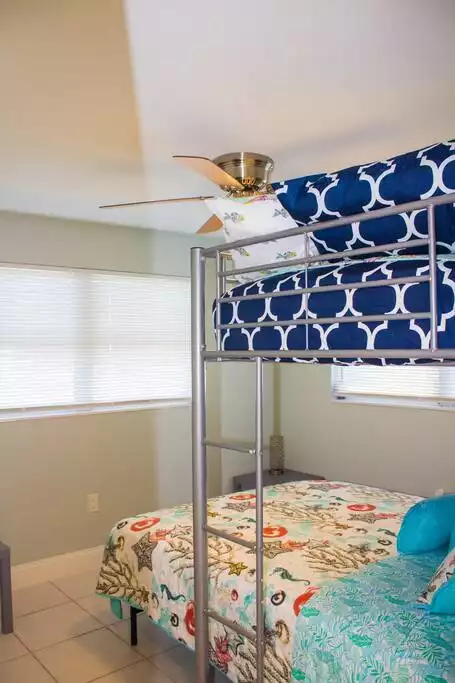 near-beach-fenced-doggie-area-cozy-beach-home/