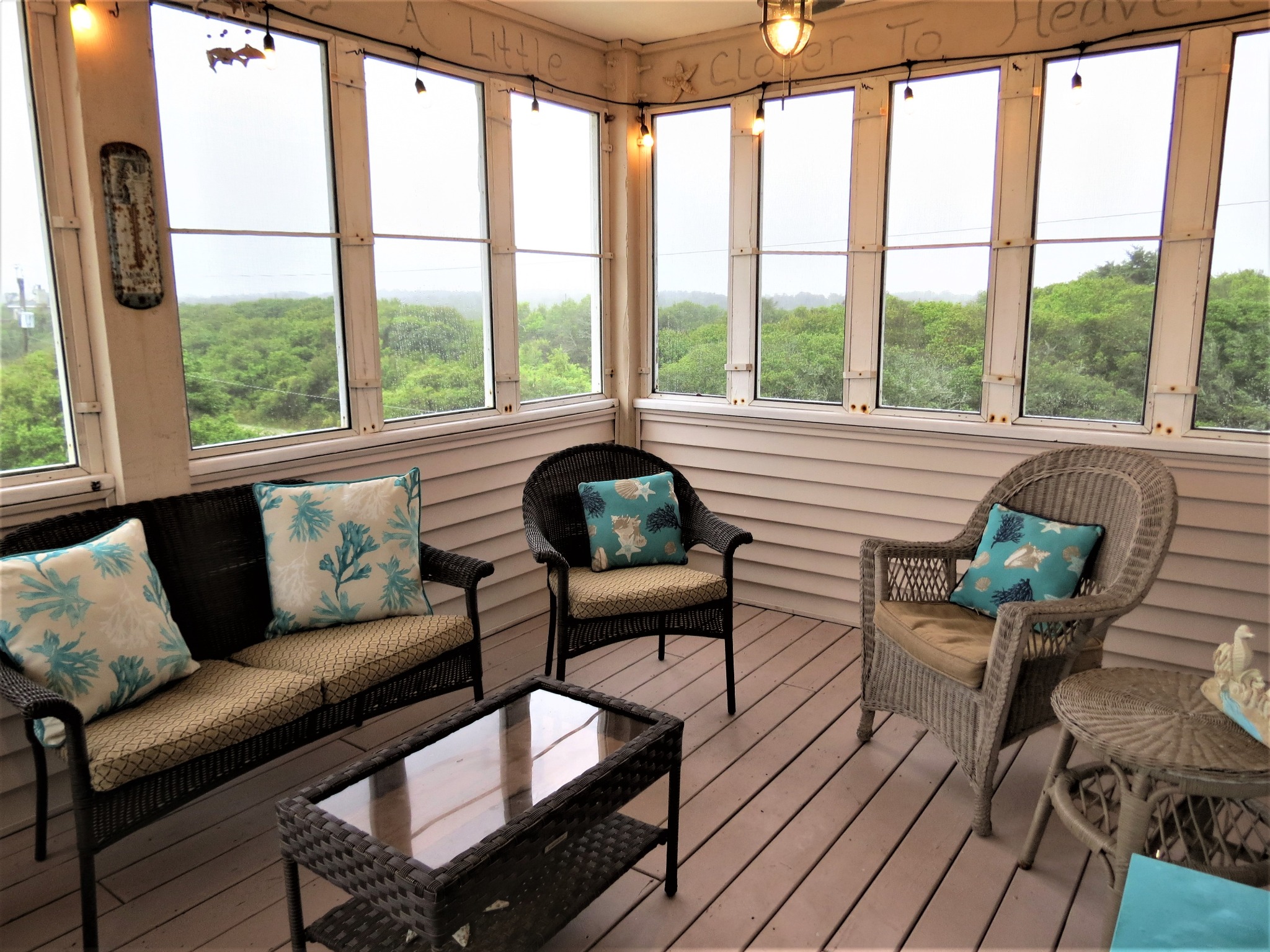 Screened Porch, the Perfect Place for Your Morning Coffee - Meant To Be - Corolla