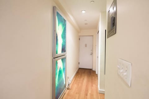 Modern Duplex 1 bdrm , 1.5 Baths + terrace!